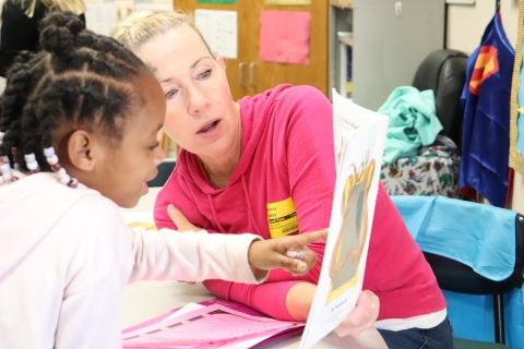 Read United volunteer reading to a student